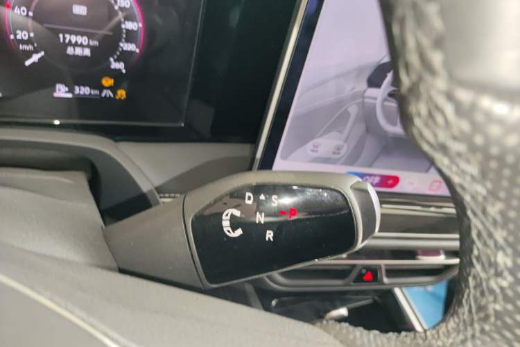 Used Volkswagen Magotan 2024 380TSI DSG Ultimate Edition Gear Lever