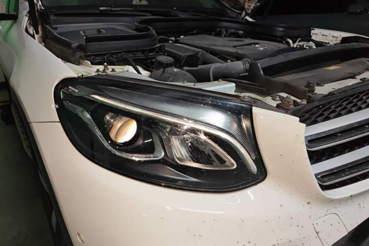 Used Mercedes-Benz GLC 2016 GLC 260 4MATIC Luxury Model Right Front Headlight