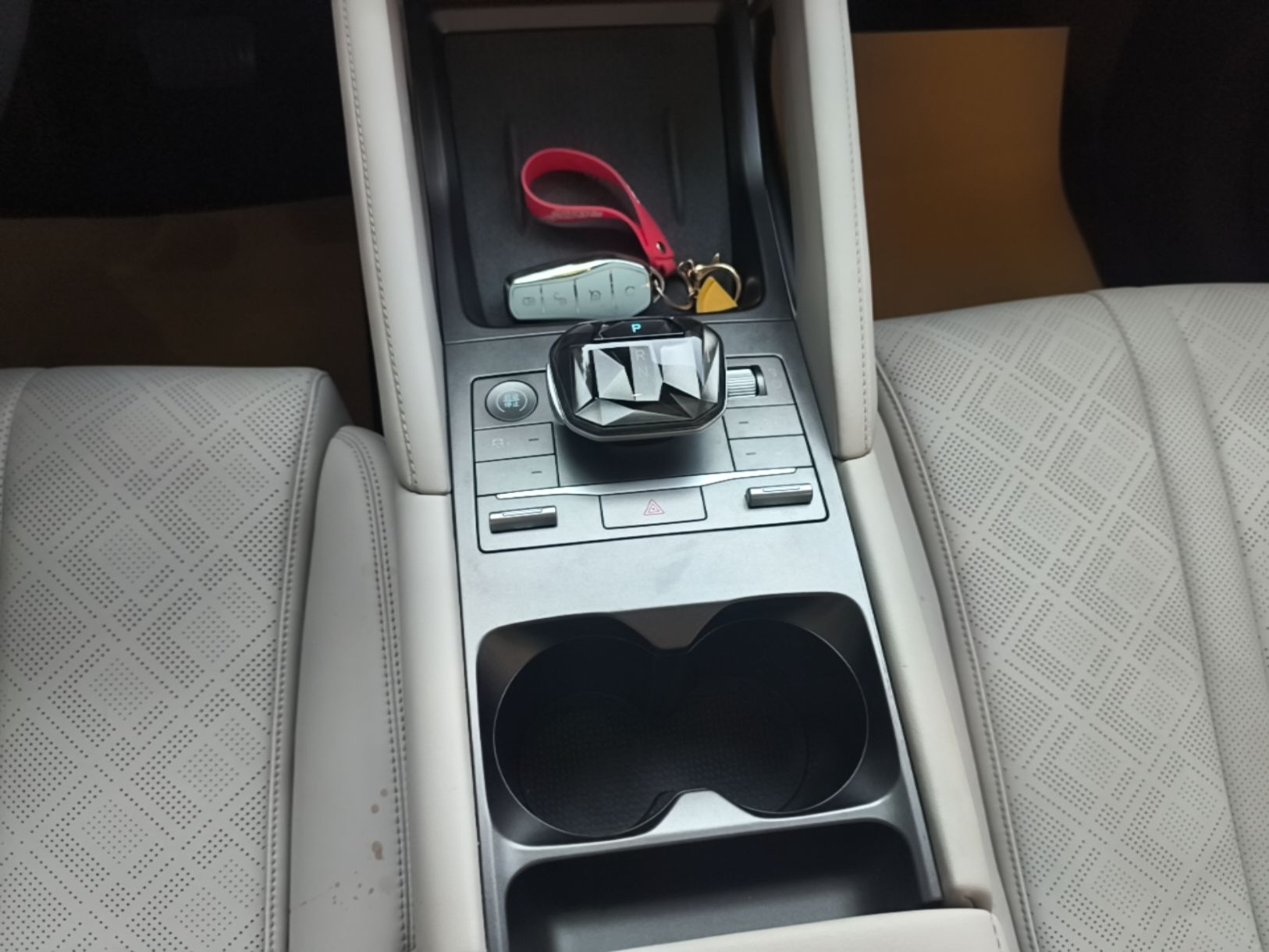 BYD Yuan UP 2024 401KM Beyond Edition — снимка 16