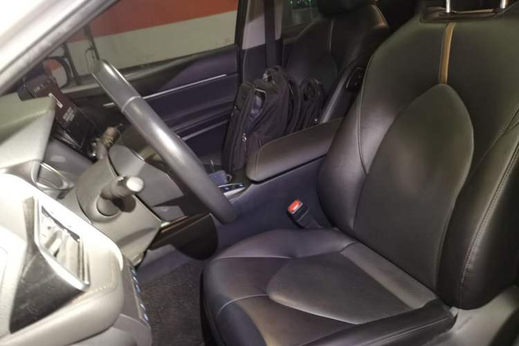 Used Toyota Camry 2021 2.0G Luxury Edition
