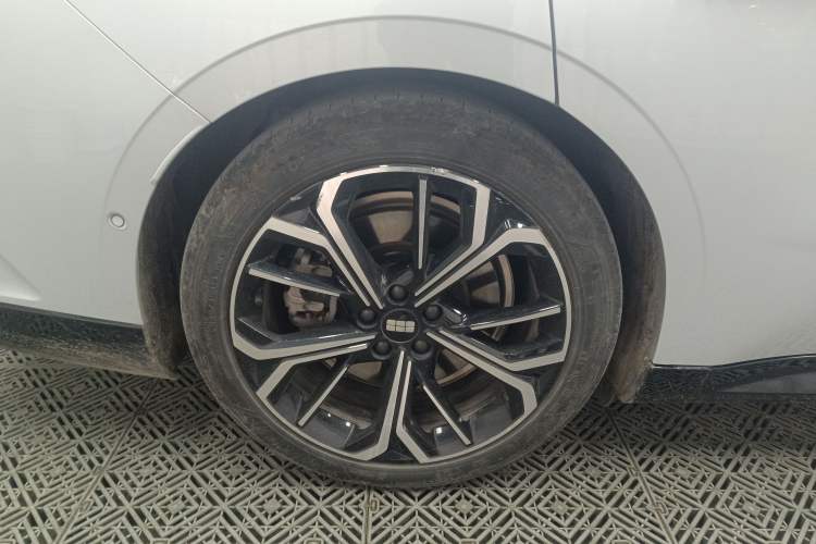 Used Geely Galaxy E8 2025 Model—610km Exploration+ Version