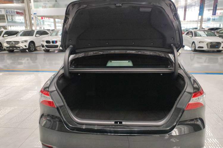 Used Toyota Camry 2019 2.5G Luxury Edition China VI Standard Trunk