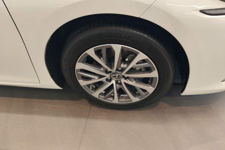 Used Lexus ES 2022 300h Excellence Edition