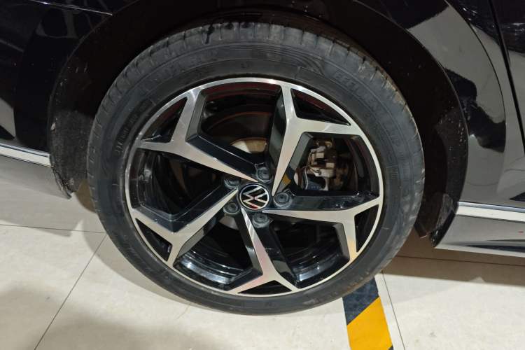 Used Volkswagen Magotan 2023 2 Million Units Limited Edition 330TSI DSG Leading Version
