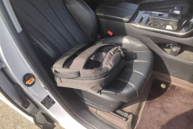 Used Roewe RX5 MAX 2021 Supreme Series 300TGI Automatic Luxury Cabin Edition Right Front Seat