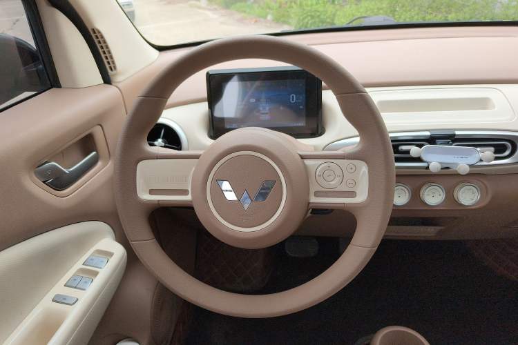 Used Wuling Hongguang MINIEV 2025 Four-Door Version Advanced Edition Steering Wheel