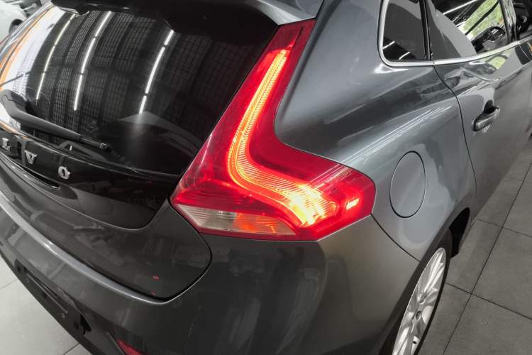 Used Volvo V40 2015 1.6T Zhiya Edition