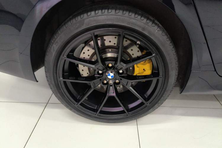 Used BMW 5 Series New Energy 2021 Restyled 535Le M Sport Package Right Rear Wheel Hub