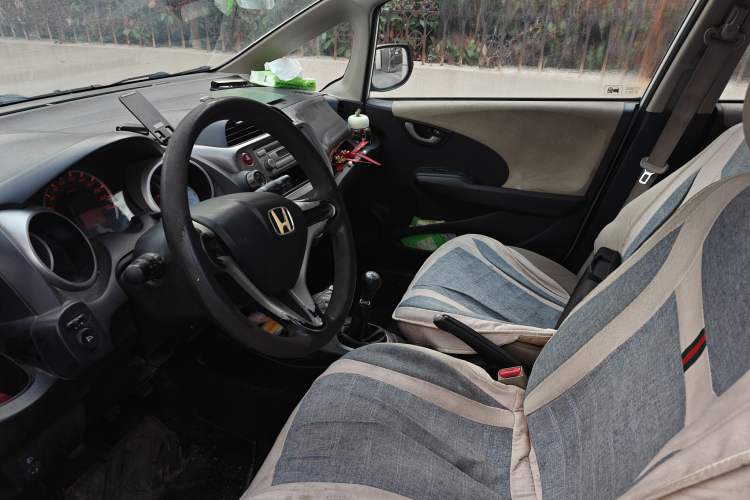 Used Honda Fit 2011 1.3L manual Comfort version
