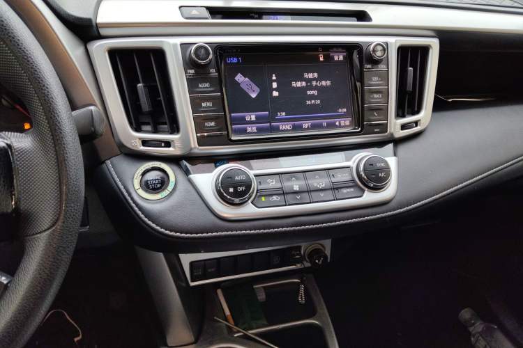 Used Toyota RAV4 2016 2.0L CVT Two-Wheel Drive Fashion Edition China V Standard Audio And AC Panel