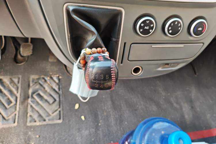 Used SAIC MAXUS Xintu V80 2018 2.5T 6-Speed Manual Aoyuntong Short Wheelbase Mid-Height 5-6 Seater