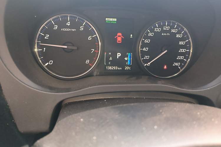 Used Mitsubishi Outlander 2014 2.4L 4x4 Deluxe Value Edition 7 Seats