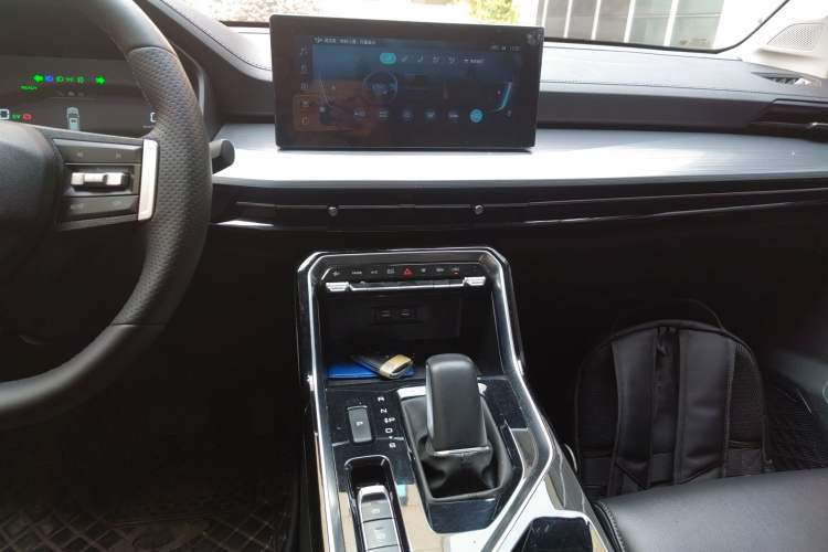 Used Wuling Asta 2022 2.0L DHT Electric-Speed Version
