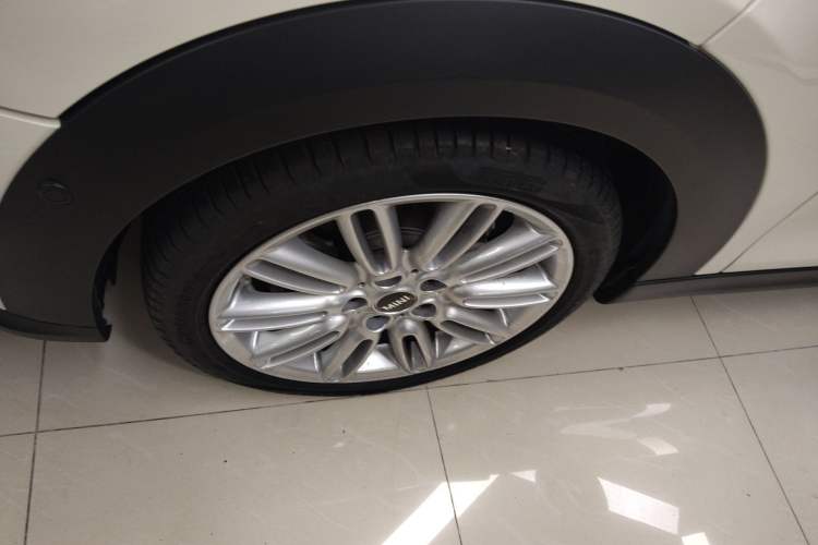 Used MINI 2023 1.5T COOPER Artist Five-Door Edition Left Front Wheel Hub