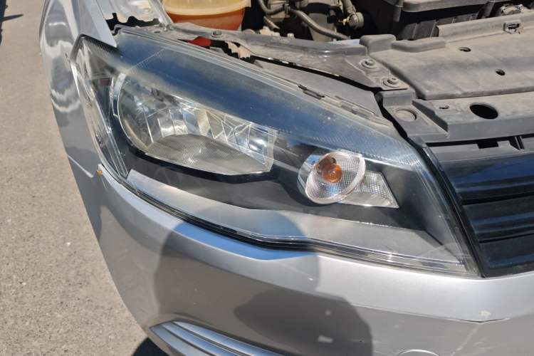 Used Volkswagen Jetta 2015 Zhuihui Edition 1.4L Manual Fashion Model Right Front Headlight