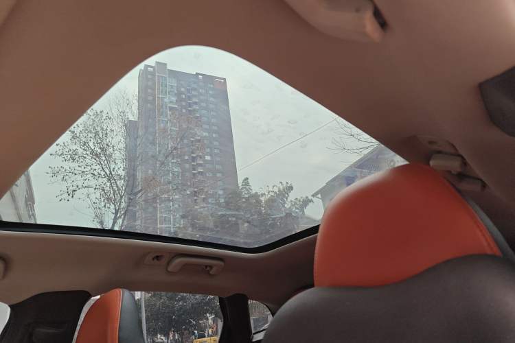 Used Volvo V40 2013 2.0T Zhiyi Edition Headliner