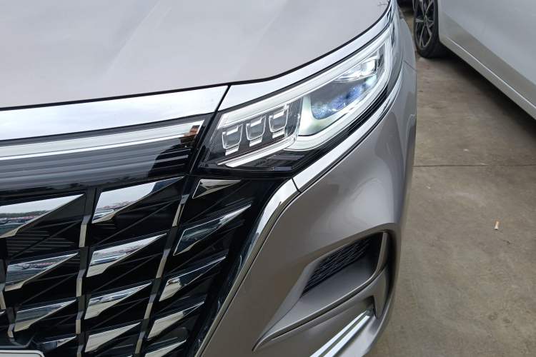 Used Roewe iMAX8 New Energy 2025 1.5T DMH Lu Zun Deluxe Edition
