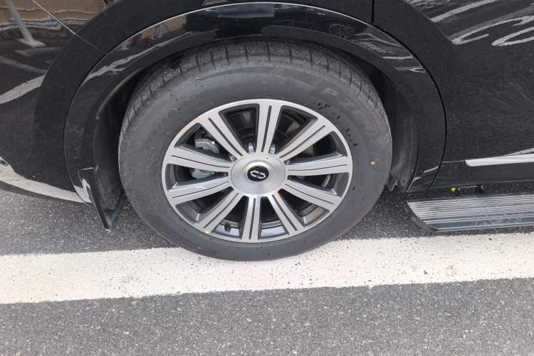 Used Hima AITO M8 2025 Extended-Range Max+ Version 53.4 kWh 6-Seater Edition Right Rear Wheel Hub