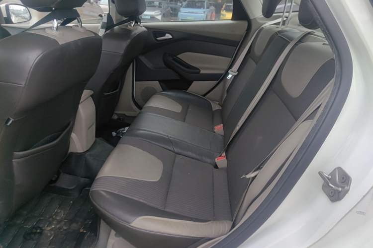 Used Ford Focus 2012 Sedan 1.6L Automatic Fashion Edition