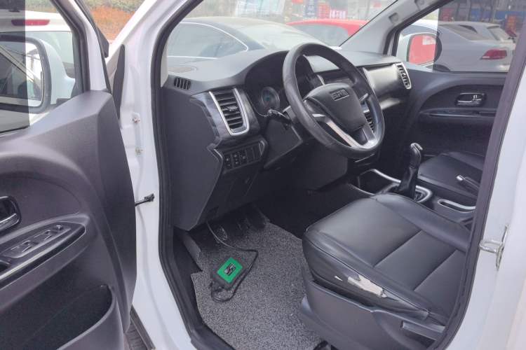 Used Jinbei Gold Hiace M Classic 2022 1.5L Travel Lion Passenger Van 7 Seats
