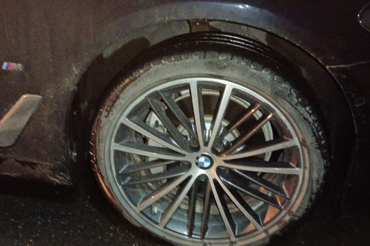 Used BMW 5 Series 2023 530Li Leading Model M Sport Package Right Front Wheel Hub