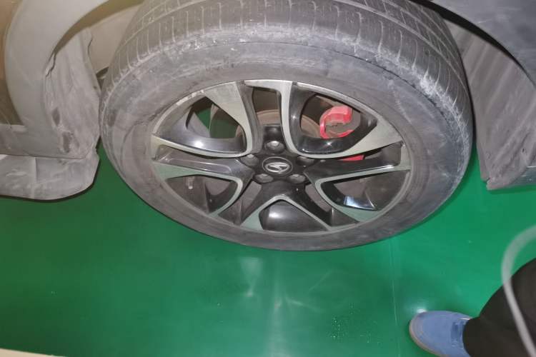 Used Soueast DX7 2017 1.5T Manual Luxury Model Right Front Wheel Hub