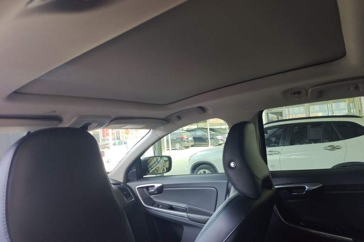 Used Volvo XC60 2017 T5 AWD Smart Upgrade Edition Headliner