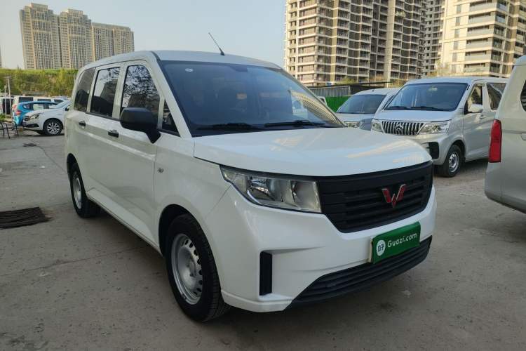 Used Wuling Hongguang PLUS 2020 1.5L Manual Standard Edition 5 Seats

