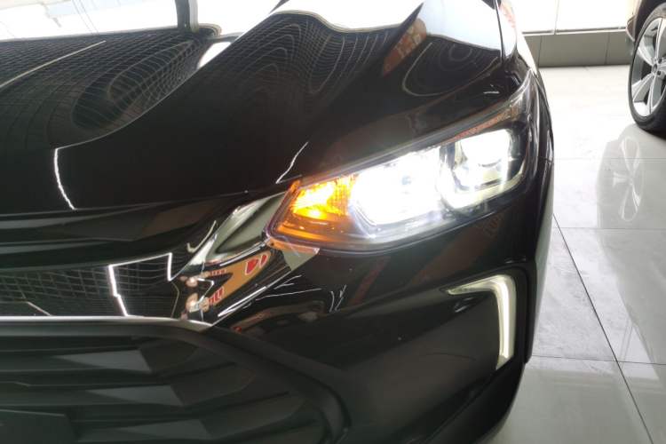 Used Chevrolet Trax 2019 325T Automatic Sport Edition China VI Standard Left Front Headlight