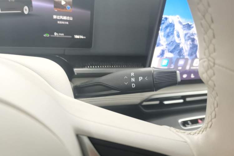 Used VOYAH Dream 2025 PHEV Four-Wheel-Drive Flagship Version – Qiankun Edition Gear Lever