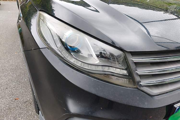 Used Dongfeng Fengon 580 2017 1.5T CVT Smart Connectivity Model Right Front Headlight