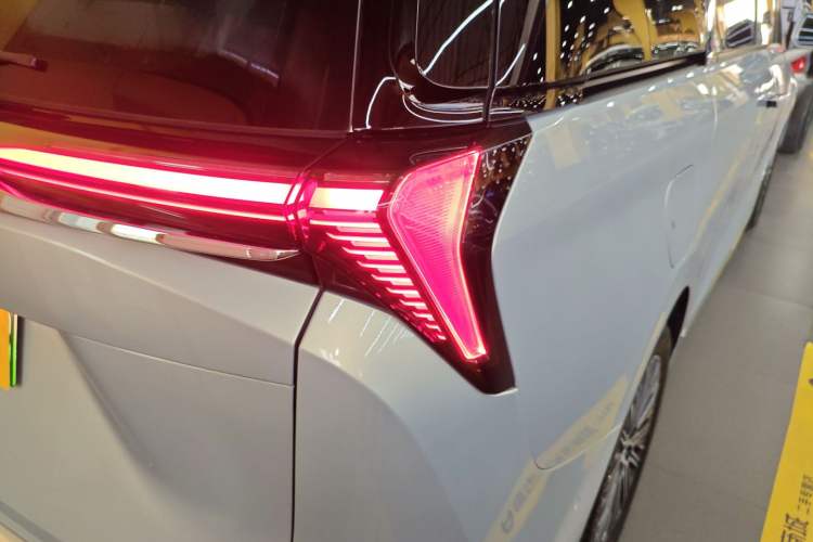 Used Buick GL8 New Energy 2024 Lu Zun Luxury Edition 6-Seater
