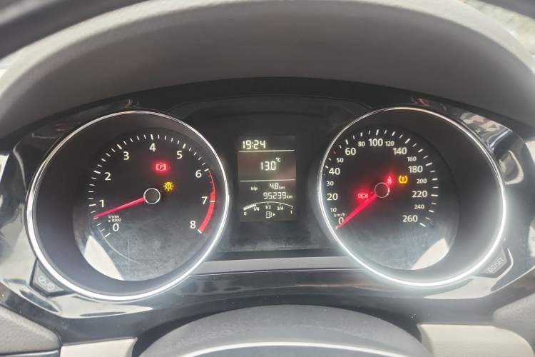 Used Volkswagen Sagitar 2015 1.6L Manual Comfort Model Instrument Cluster