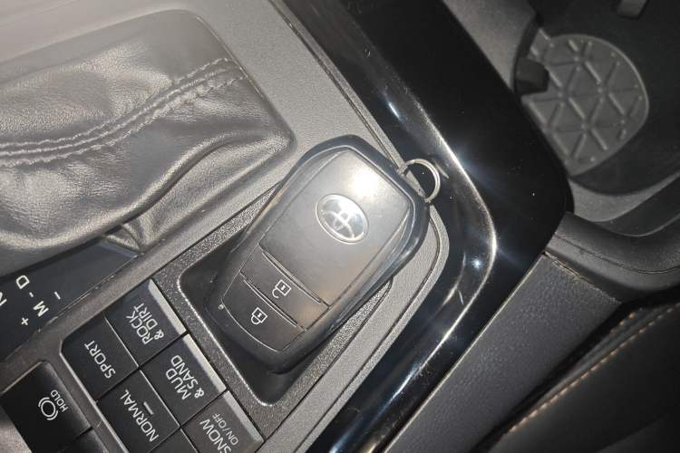 Used Toyota Wildlander 2024 2.0L CVT 4x4 Luxury PLUS Edition
