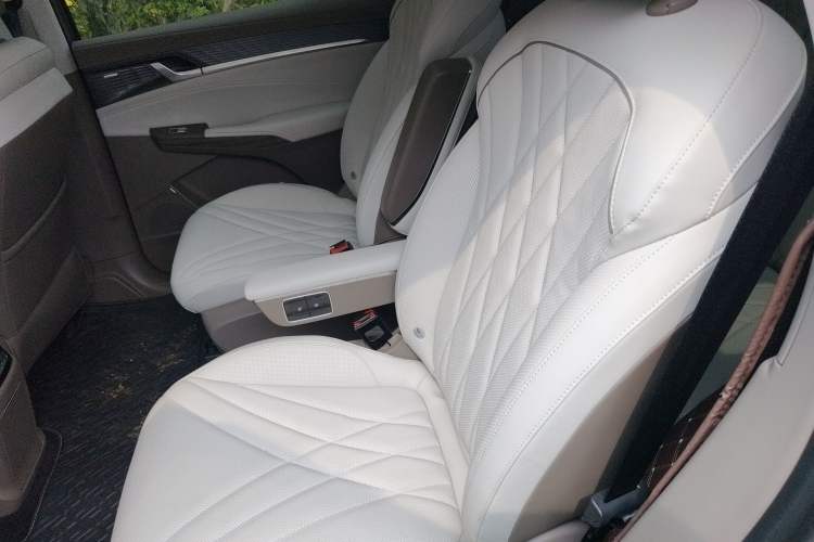 Used Roewe RX9 2023 2.0T Two-Wheel Drive Enjoyment Version Left Rear Seat