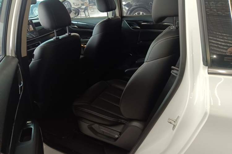 Used BYD Song MAX 2019 1.5T Automatic Smart Connect ZhiLian RuiDong 6-Seater China V Standard Left Rear Seat