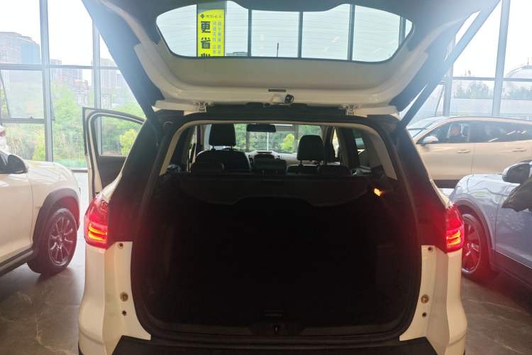 Used Ford Kuga 2015 1.5L GTDi Four-Wheel-Drive Elite Model Trunk