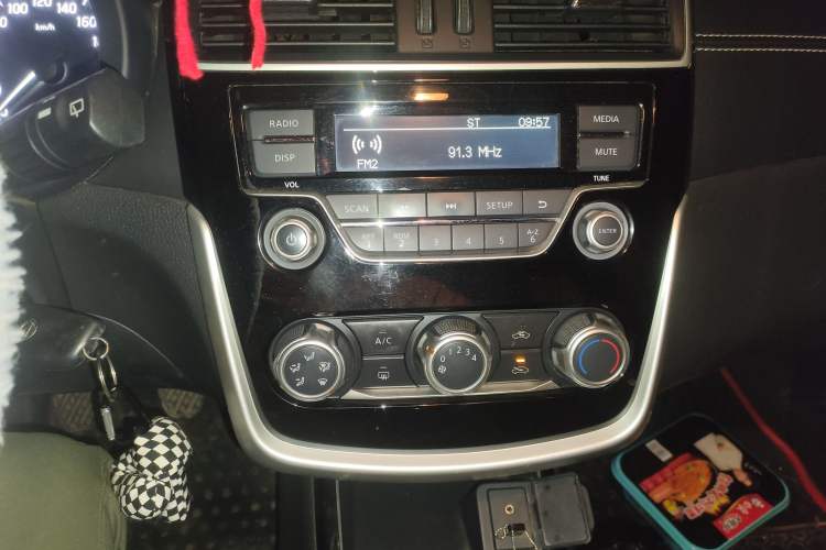 Used Nissan Tiida 2016 1.6L Manual Cool Edition
