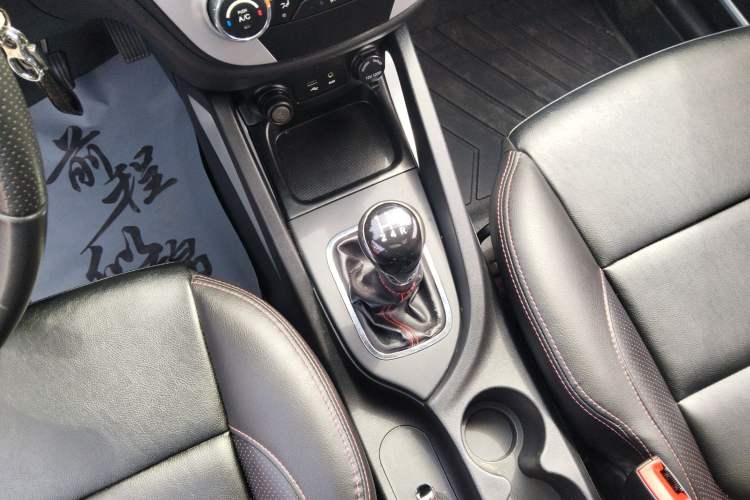 Used CHANGAN CS35 2015 1.6L Manual Luxury Model China IV Standard Gear Lever