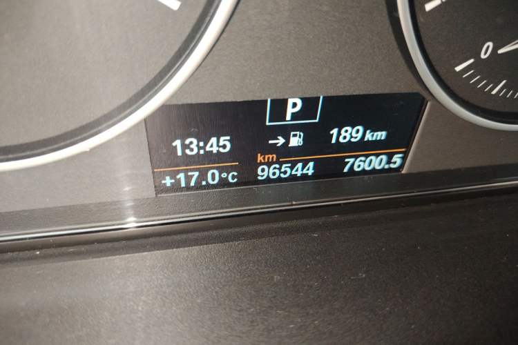 Used BMW 3 Series GT 2016 320i Fashion Model Odometer Close Up