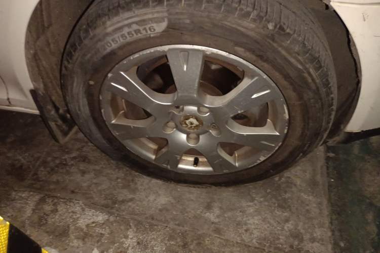Used Skoda Octavia 2007 1.8T Automatic Elegance Edition Right Front Wheel Hub