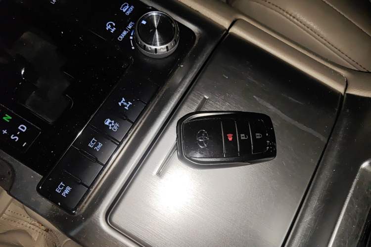 Used Toyota Land Cruiser  Vehicle Key