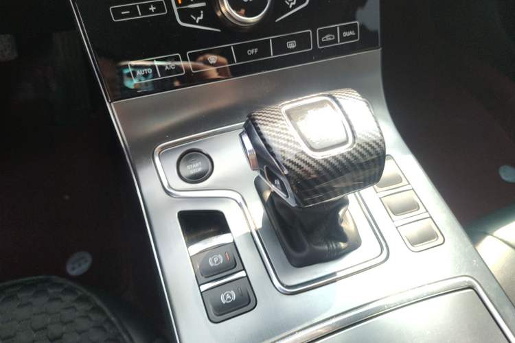 Used Hongqi H5 2020 1.5T DCT Flagship Edition Gear Lever
