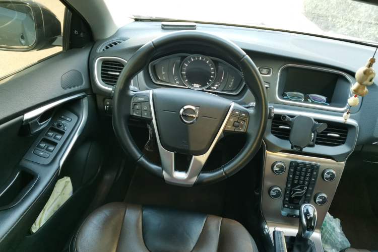Used Volvo V40 2017 Cross Country T3 Zhiya Edition