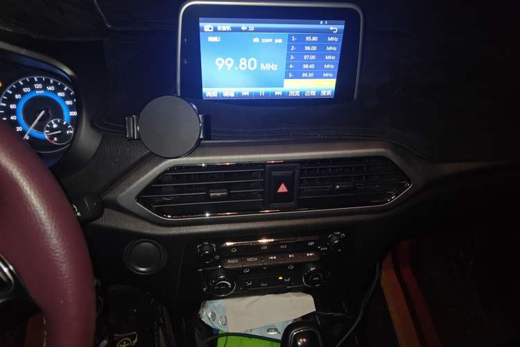 Used Dongfeng Fengon S560 2019 1.8L CVT Elite Model Audio And AC Panel