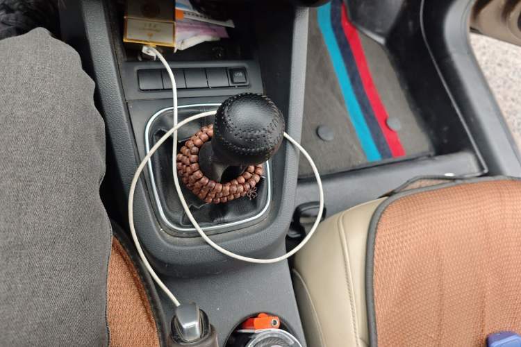 Used Volkswagen Sagitar 2012 1.6L Manual Comfort Model Gear Lever