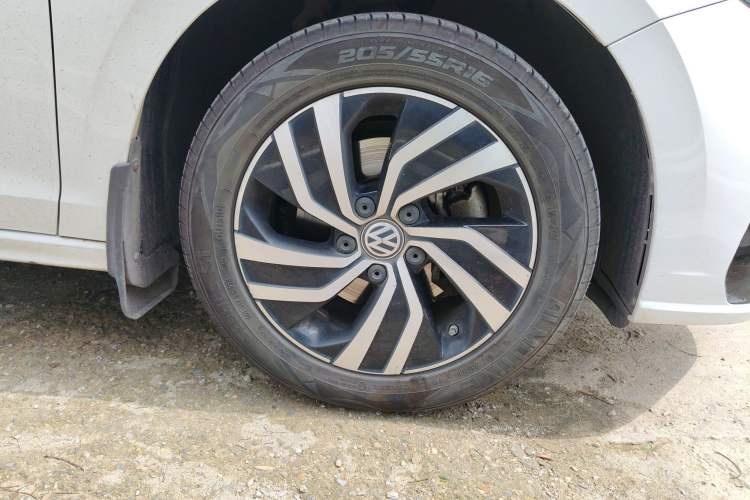 Used Volkswagen Bora Pure Electric 2020 Shan Model Right Front Wheel Hub