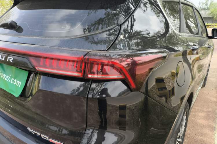 Used JETOUR X70 PLUS 2023 1.5T DCT Brave PLUS 5-Seater Exterior 3