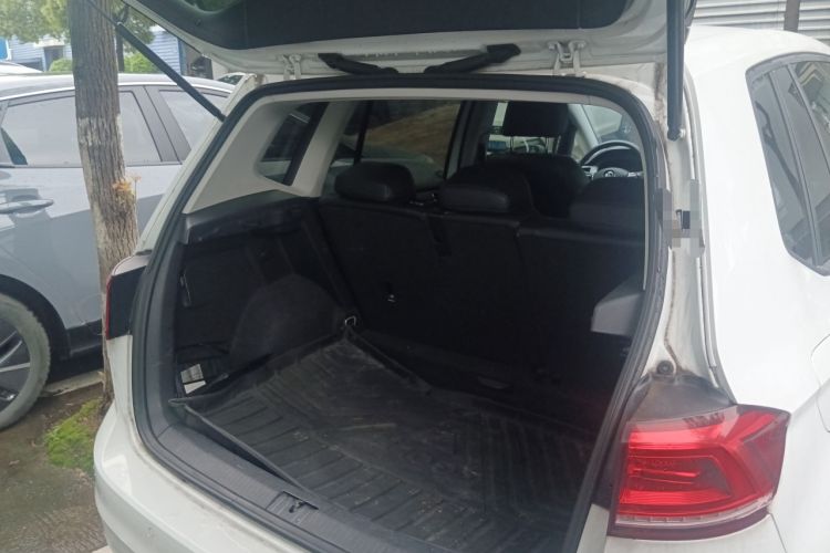 Used Volkswagen Golf Sportsvan 2019 1.6L Automatic Pure Model China V Standard Trunk