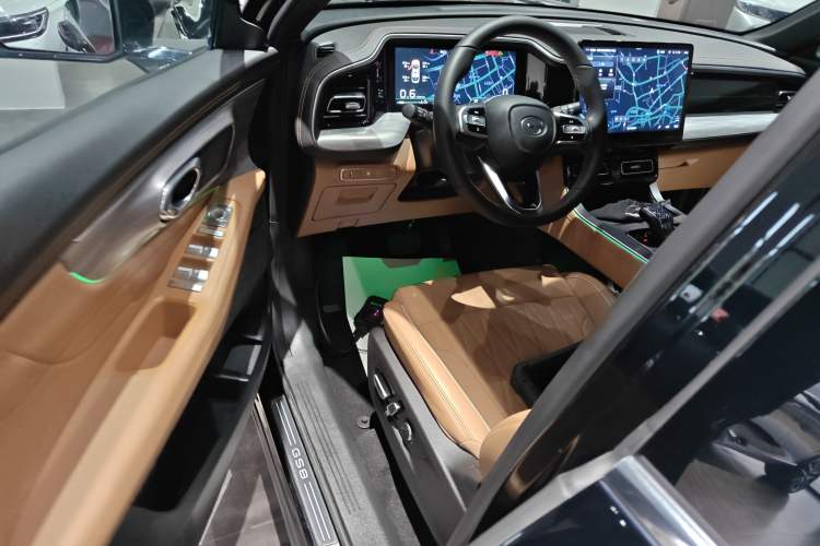 Used GAC Trumpchi GS8 2025 Linghang Series 2.0 TGDI Two-Wheel-Drive Luxury Edition 5 Seats
